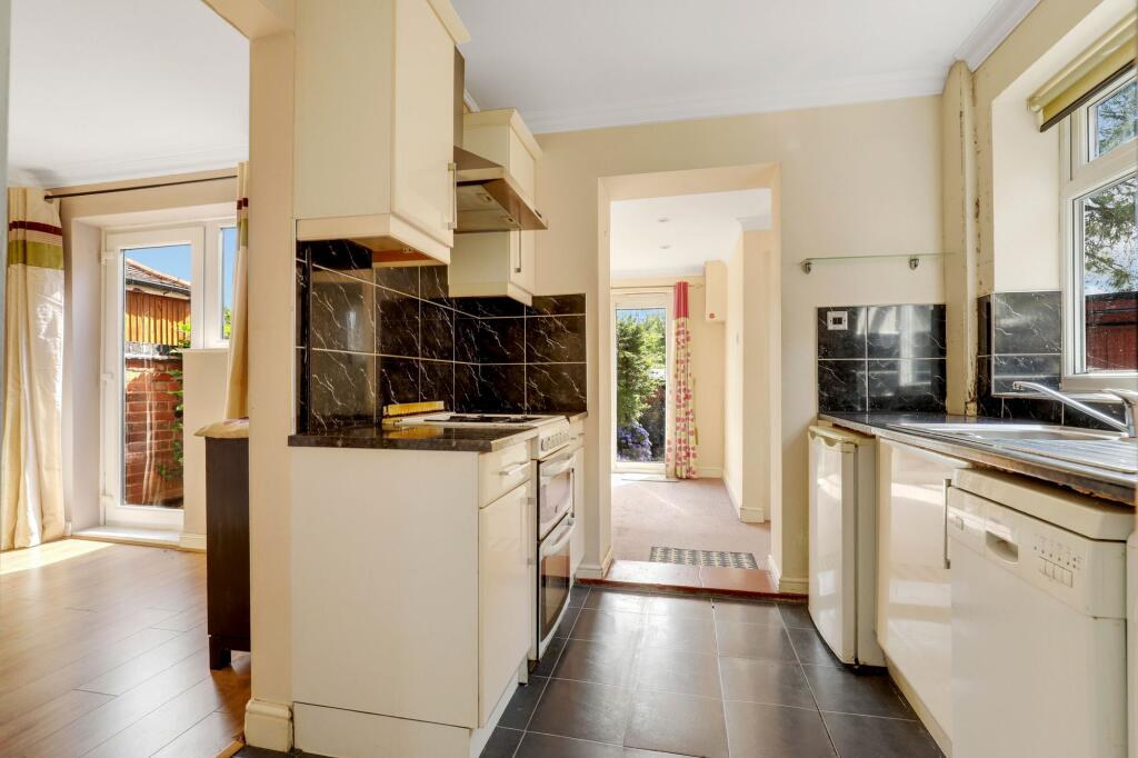 House in Gedling, Woodborough - View 2