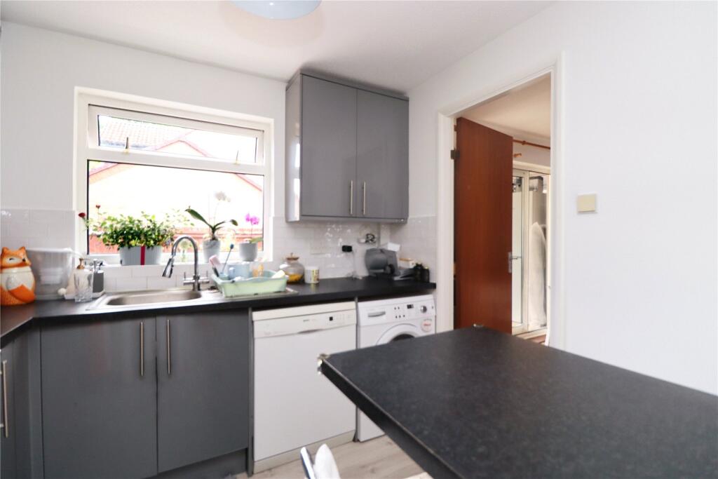 Trenance, Woking, Surrey, GU21 photo 3