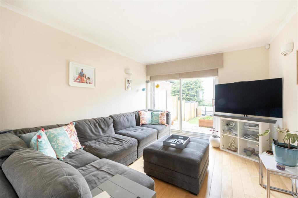 Additional image 4 of Aldwickbury Crescent, Harpenden