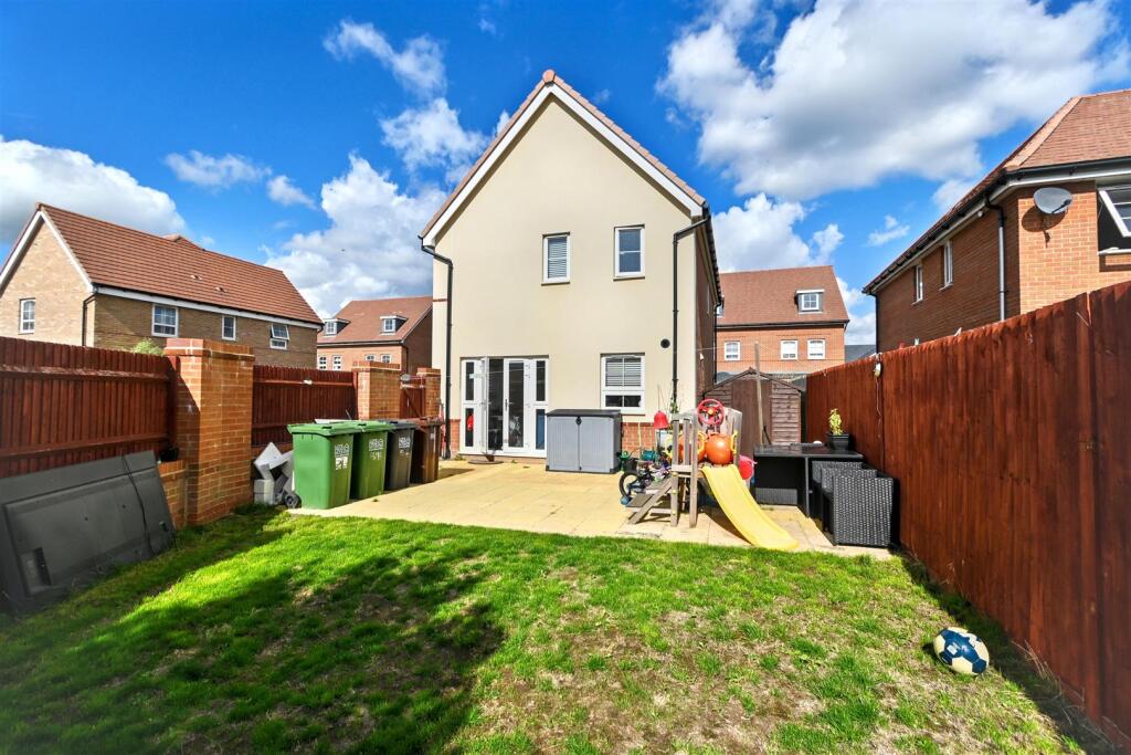 Daytona Close, Eastbourne photo 4