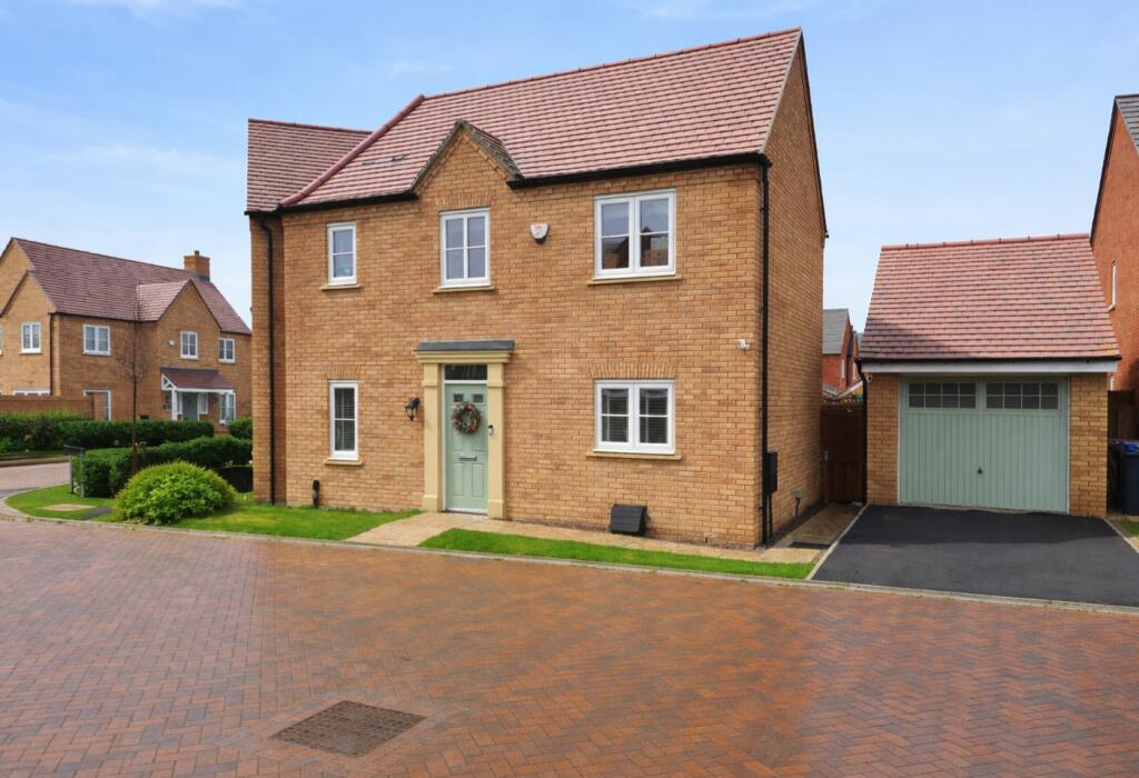 Main image of property: The Crown Close, Upton, NN5 4XH