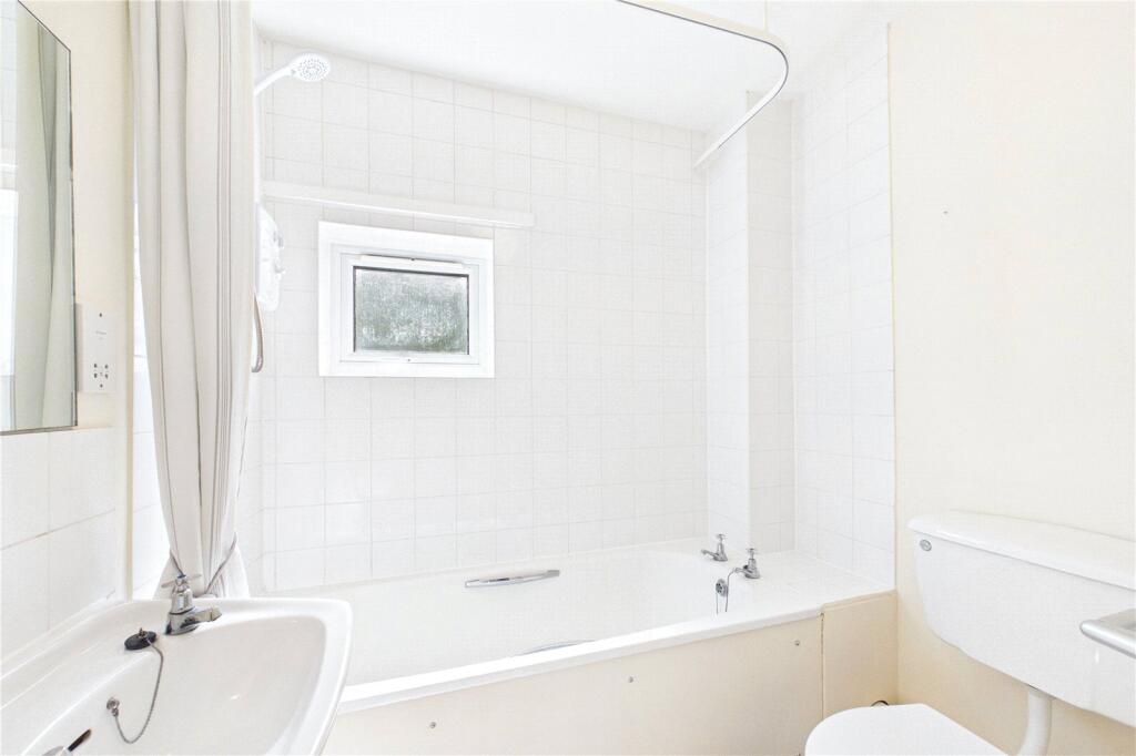 Apartment in Reading - View 4