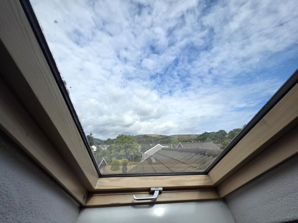 House in Cwmafan, Caerhendy - View 4