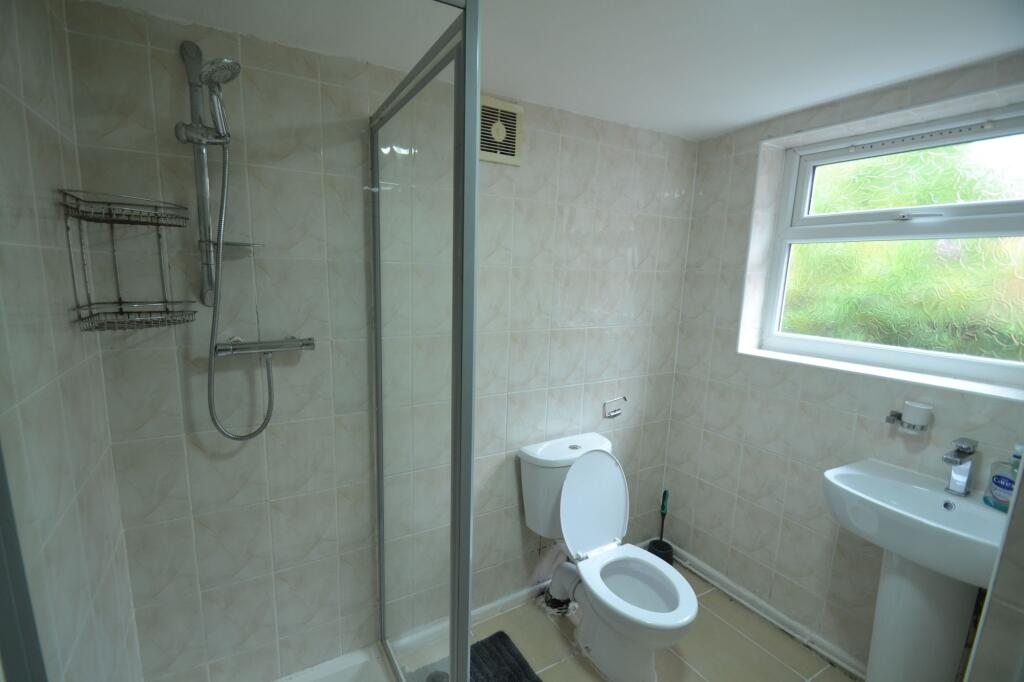 2 bedroom house share for rent