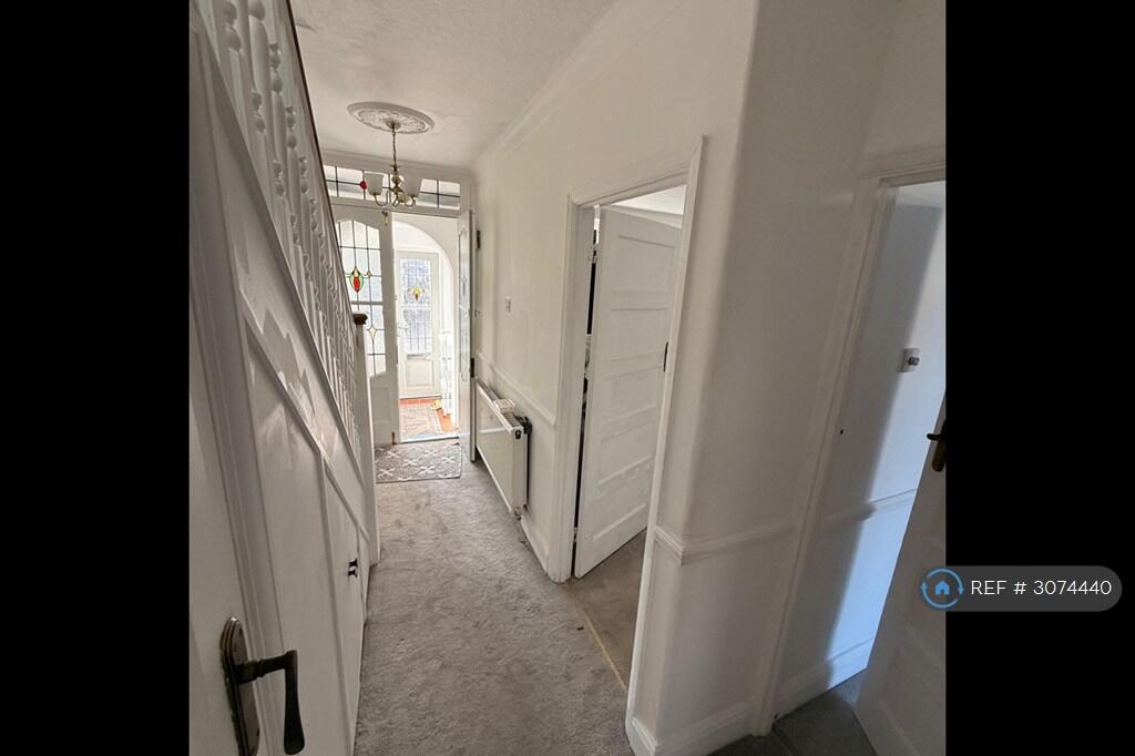 House in Romford - View 5
