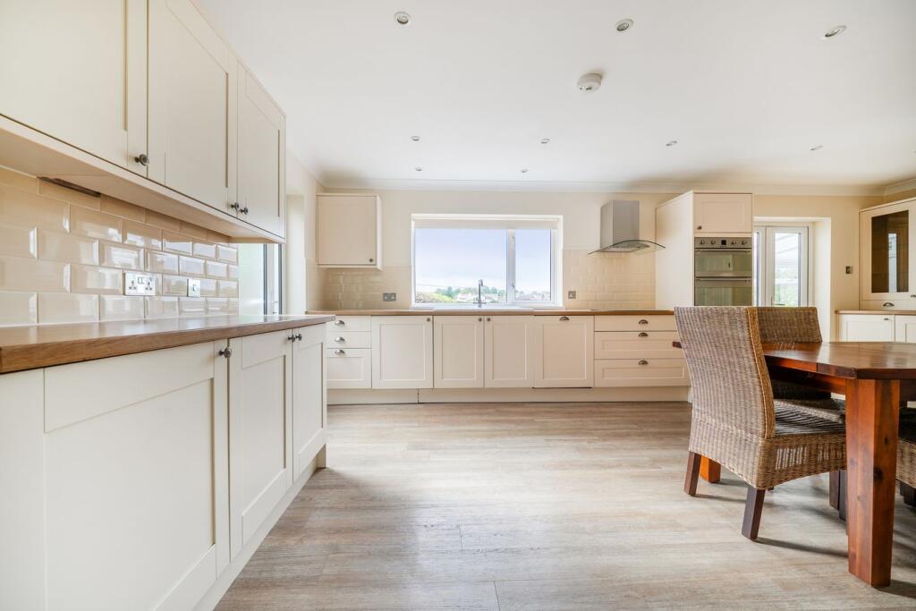 Upper Marsh Road, Warminster, BA12 photo 5