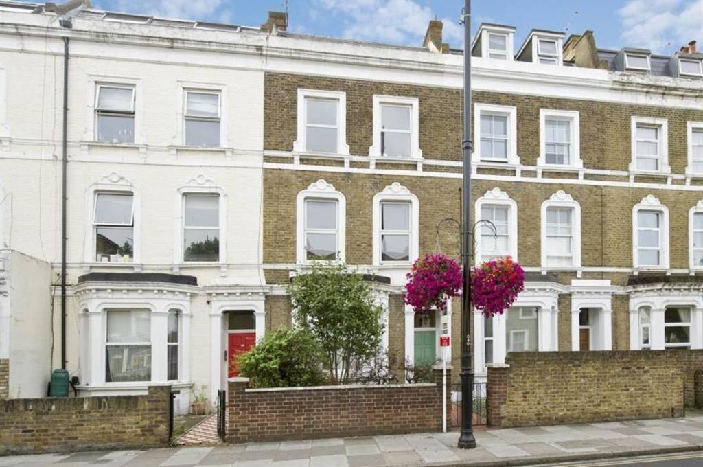 Main image of property: Castelnau, London