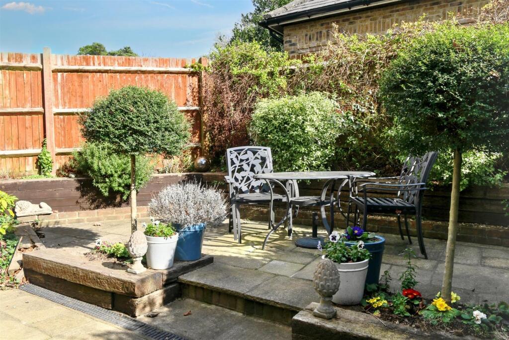 Main image of property: Broadfield Way, Aldenham