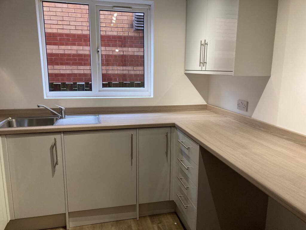 Apartment in Wirral, Liverpool City Region - View 4