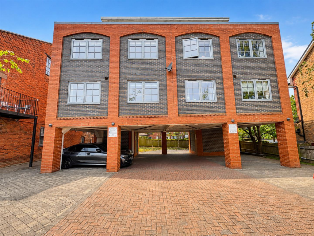 Main image of property: Southampton Street, Reading