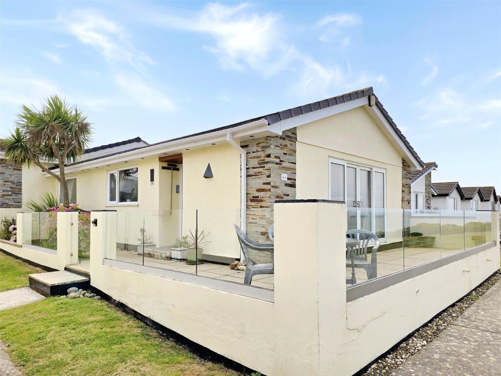 3-bed bungalow on Widemouth Bay Holiday Village, Bude, Cornwall, EX23, £185,000