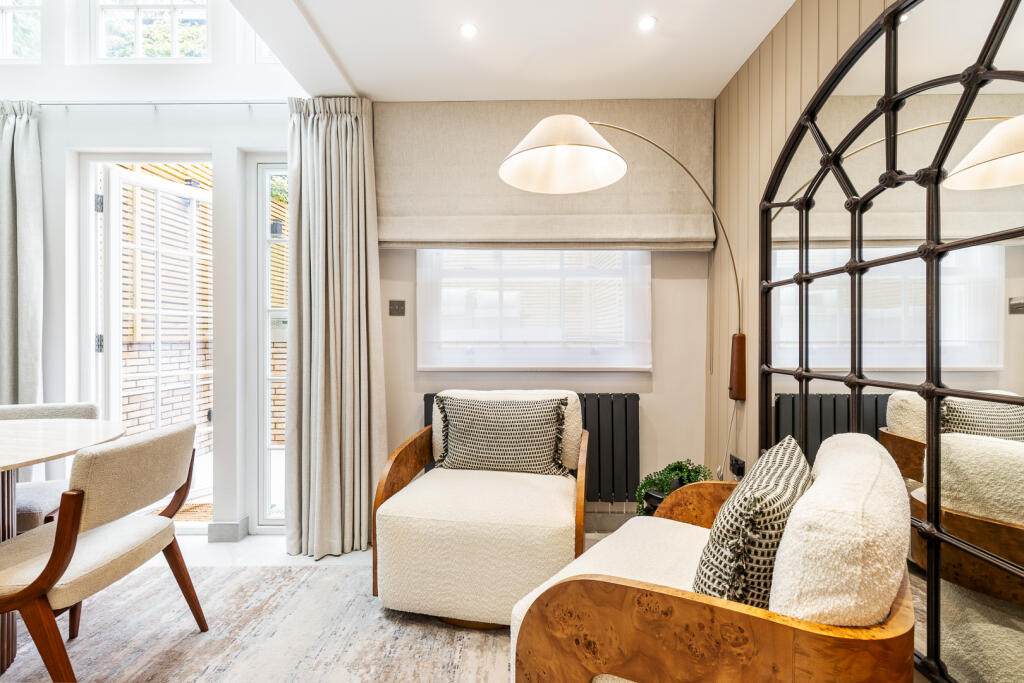 House in London, Royal Borough of Kensington and Chelsea - More