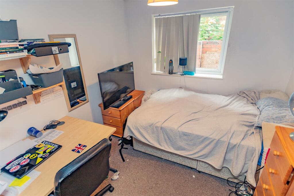 6 bedroom house for rent