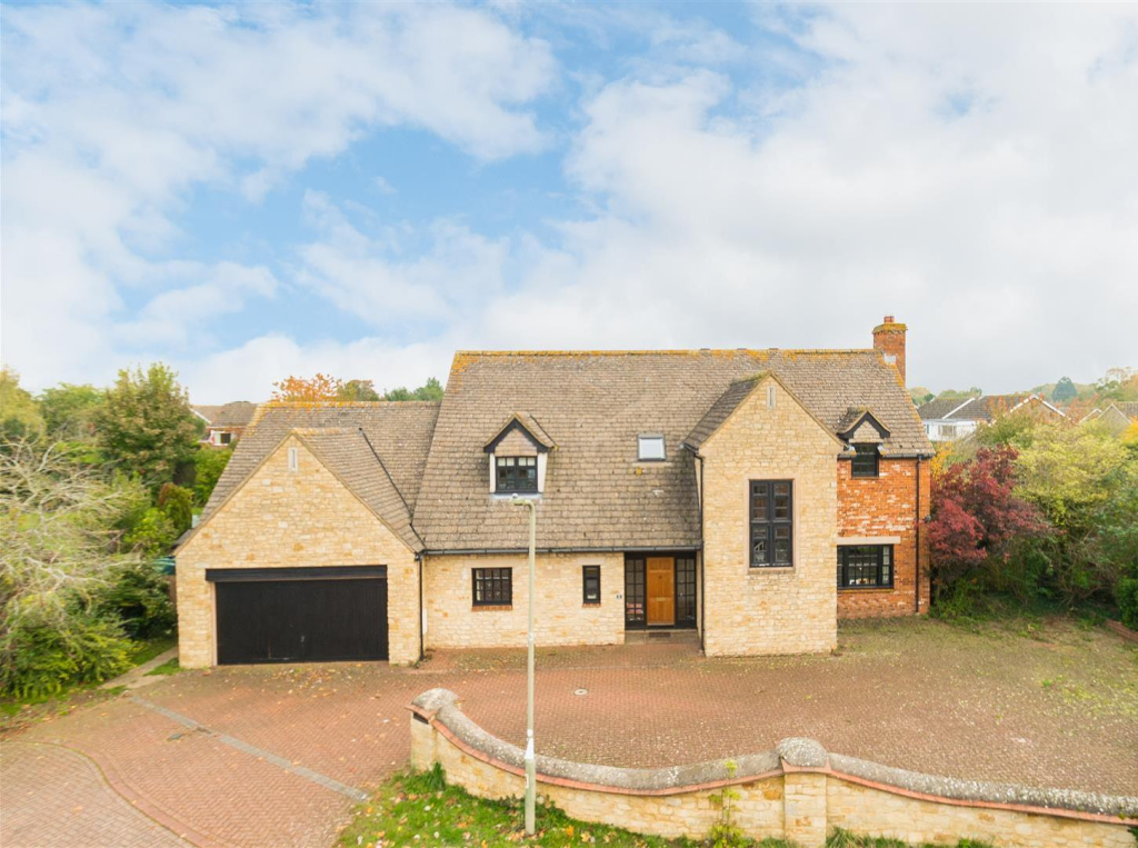 Main image of property: The Woodlands, Chesterton, Oxfordshire