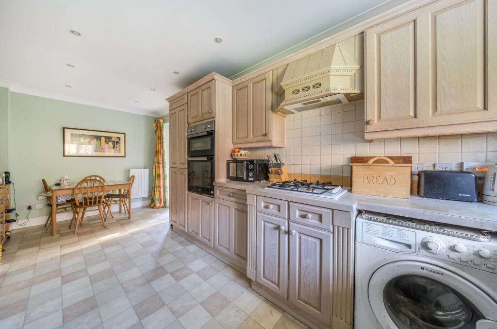 Saunders Meadow, Collingbourne Ducis, Marlborough, SN8 3FA photo 3