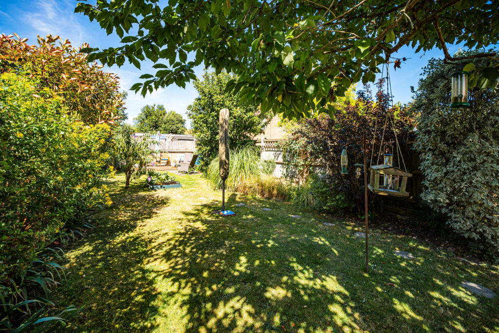 Woodgate Road, Eastbourne photo 3