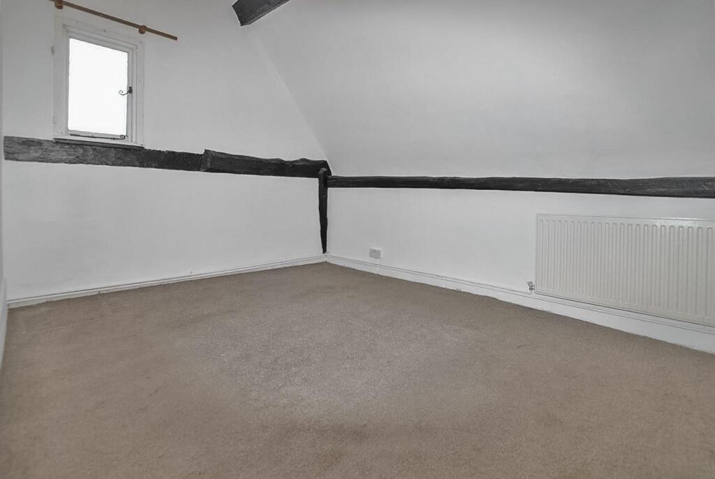 House in Gloucester - View 4