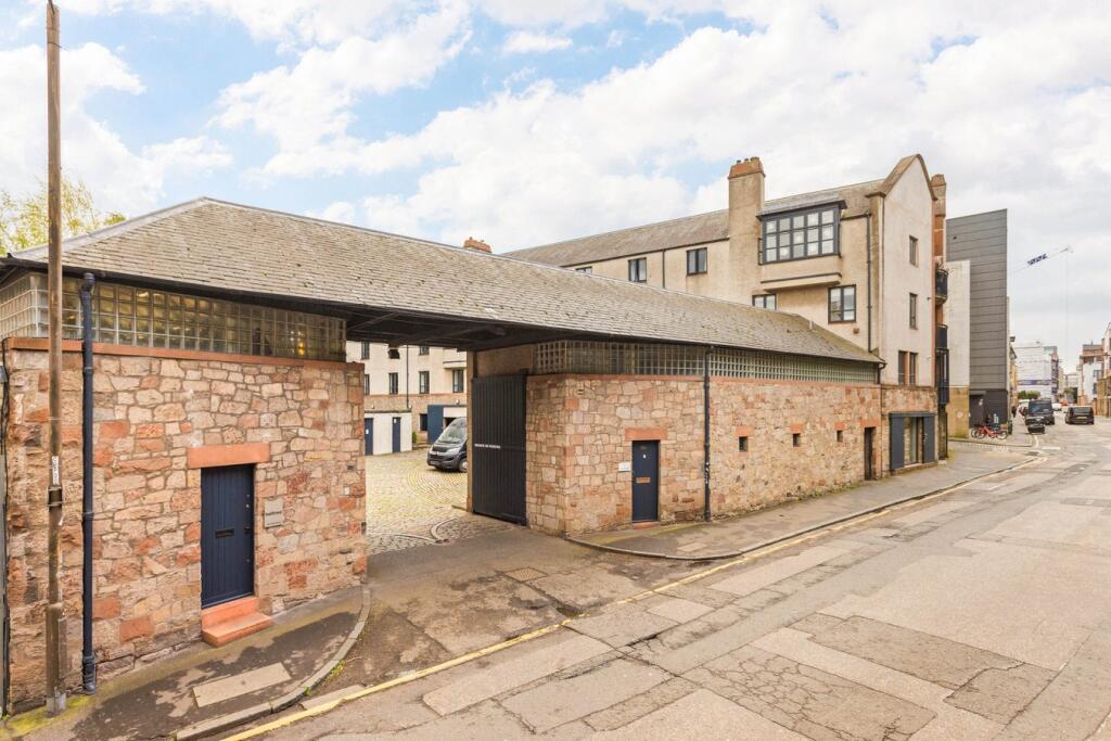 Main image of property: Calton Road, Edinburgh, EH8