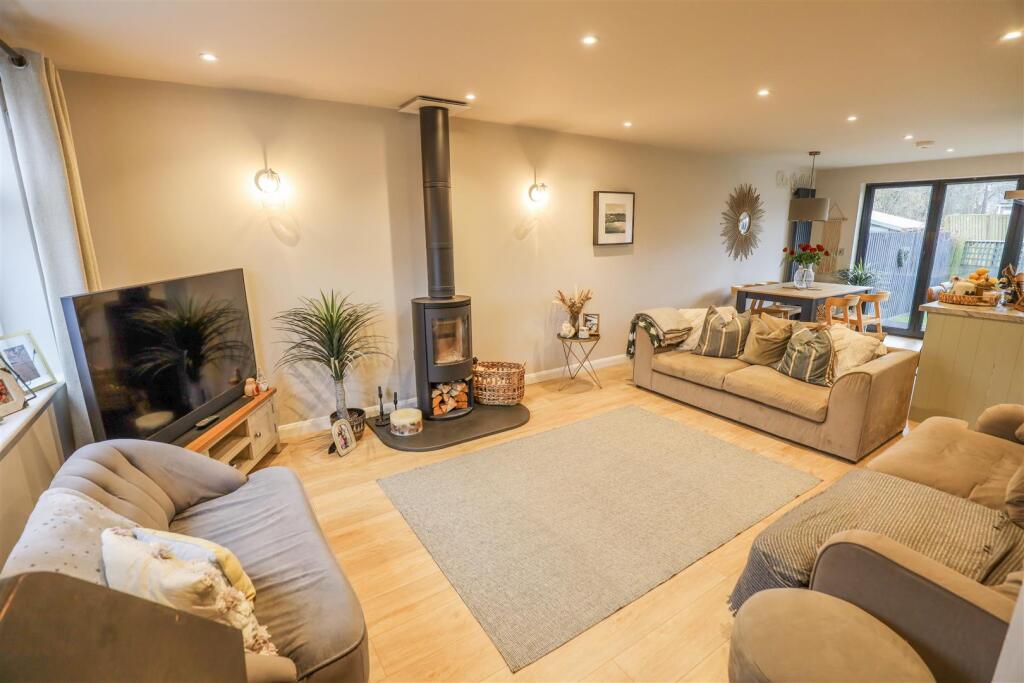 37 Millfield Drive, Cowbridge, Vale of Glamorgan, CF71 7BR photo 4