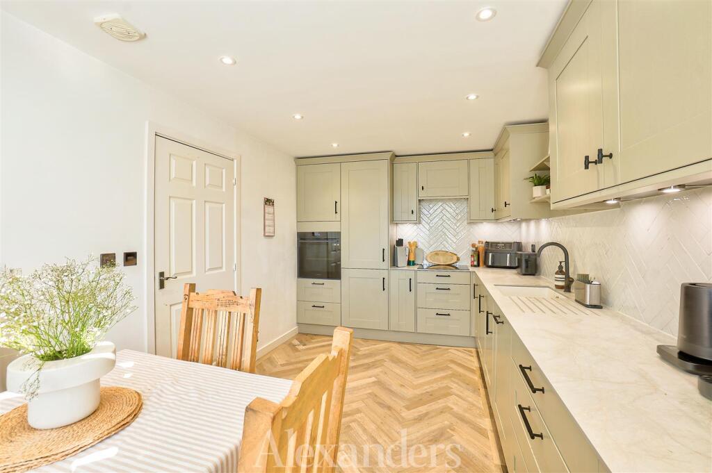 Amber Way, Burbage photo 3