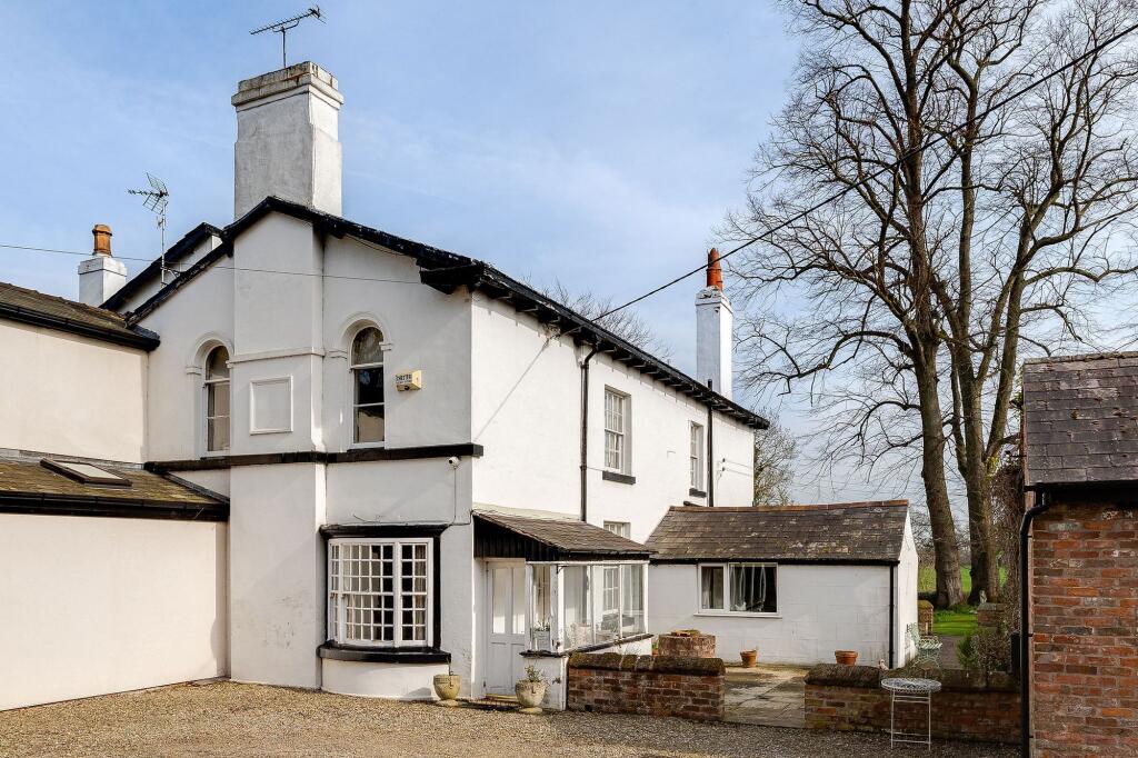 Warrington Road, Mickle Trafford, CH2 photo 2