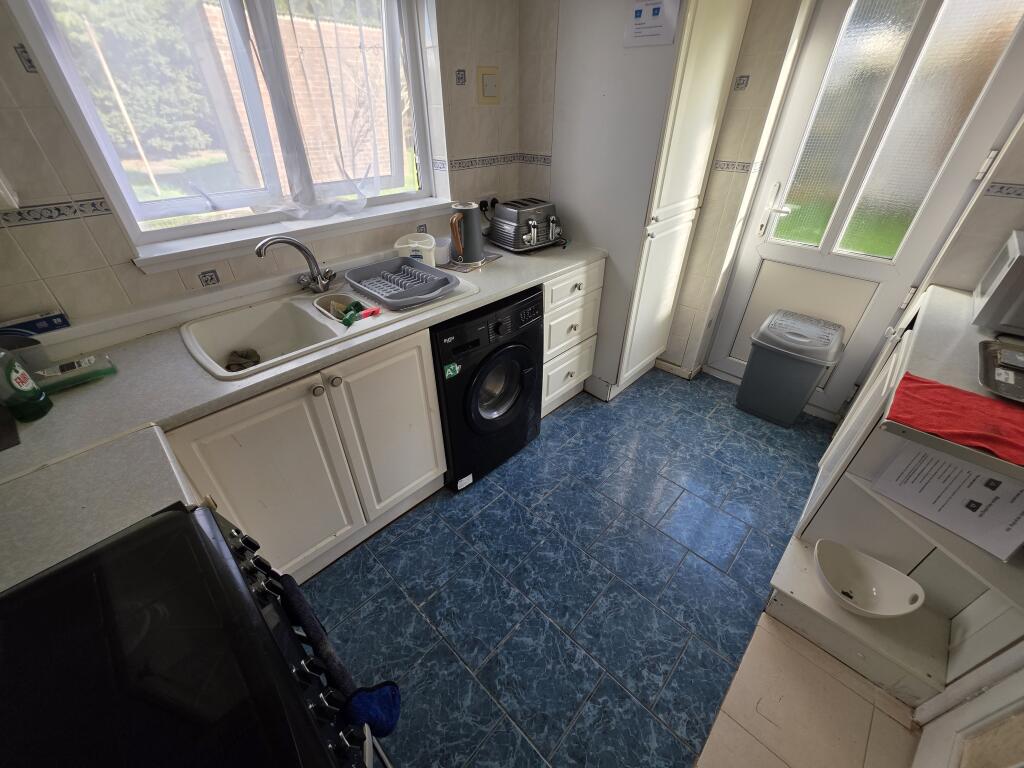 1 bedroom house share for rent