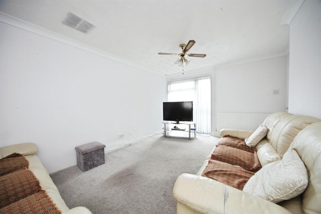 House in Luton - View 5