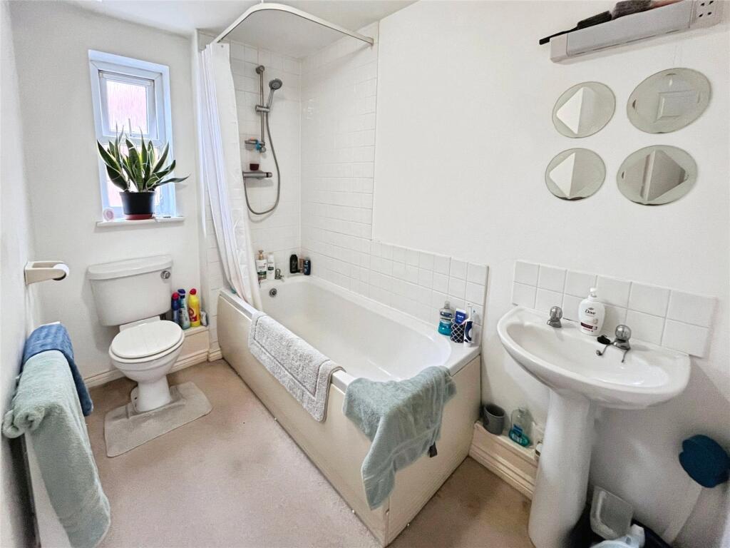 Apartment in Ashfield, Butlers Hill, Hucknall - View 4