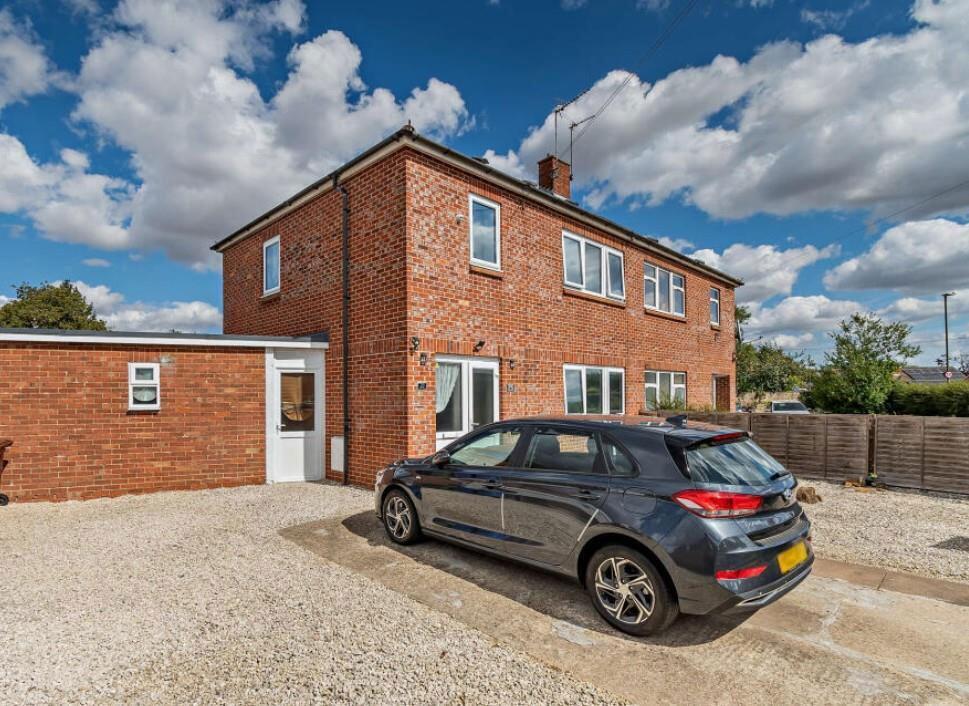 3-bed semi-detached on Withington Road, Bicester, Oxfordshire, OX26 6RP, £290,000