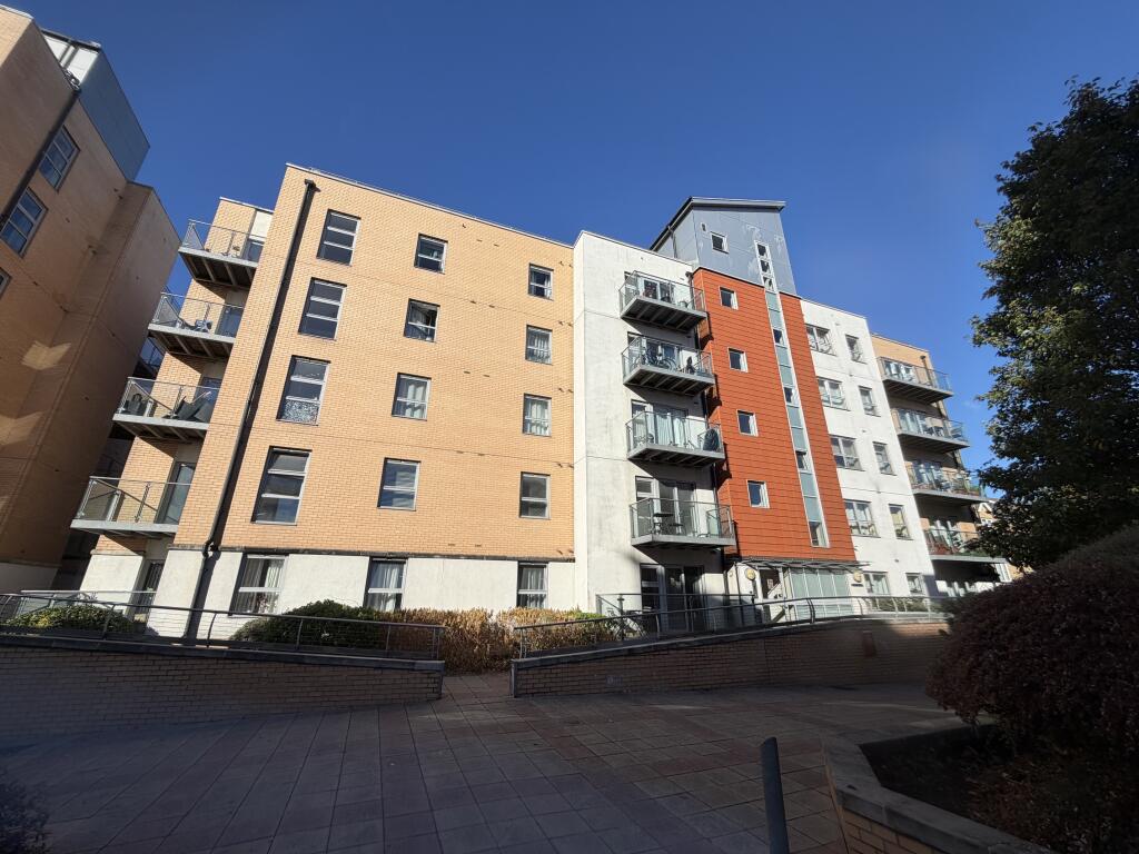 Main image of property: Kingswood Heights, LONDON, E18 2FP