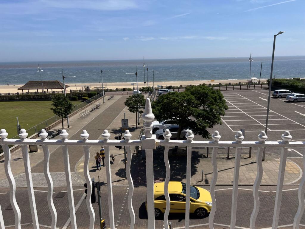 Kirkley Cliff Road, Lowestoft, Suffolk, NR33 0DB - View 2