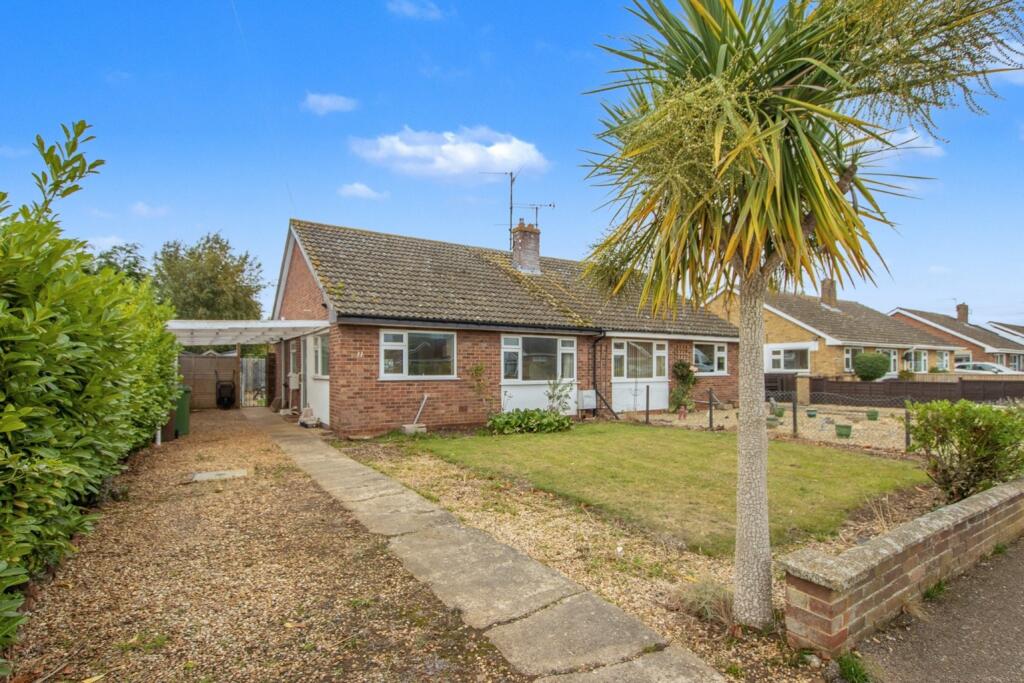 2-bed bungalow on Queen Elizabeth Drive, Dersingham, £220,000