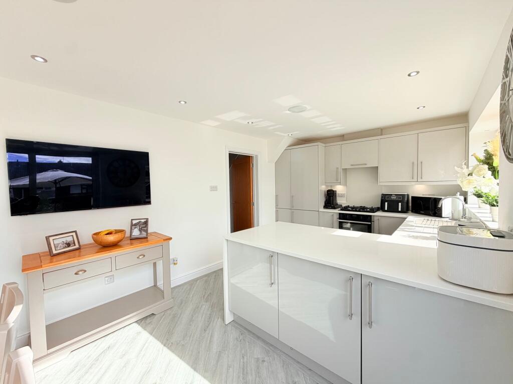House in Nuneaton and Bedworth, Warwickshire - View 4