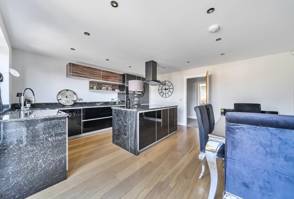 West Ridge, Frampton Cotterell, Bristol, Gloucestershire, BS36 photo 2