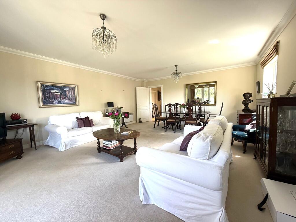 Apartment in Tunbridge Wells, Kent - More