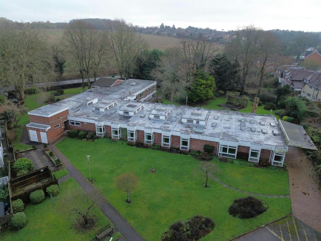 Main image of property: 201 Luton Road, Harpenden, AL5 3DD