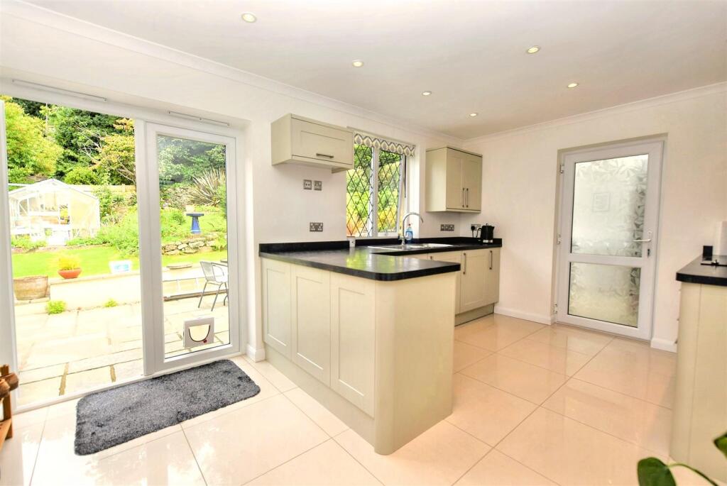 House in Clevedon, East Clevedon - More