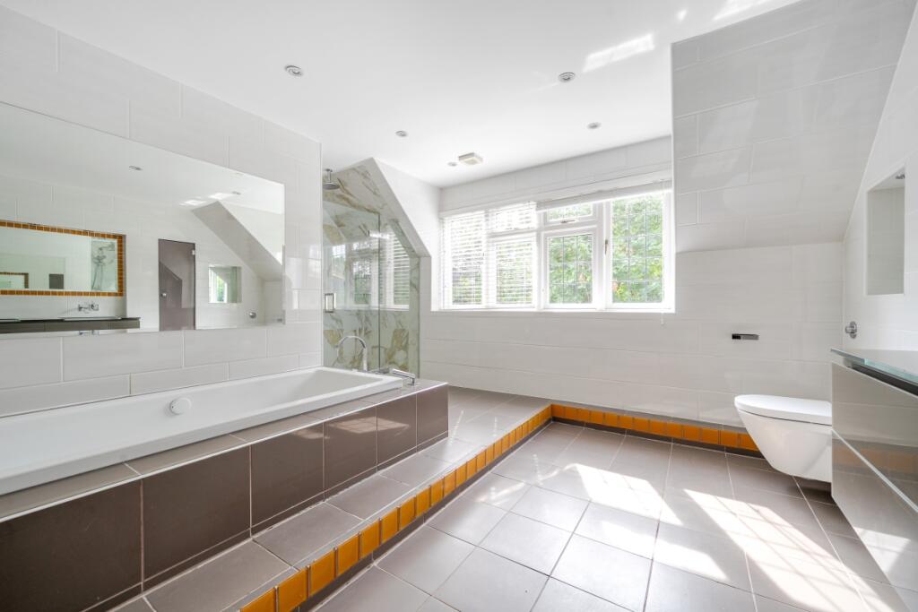 House in Slough - View 4