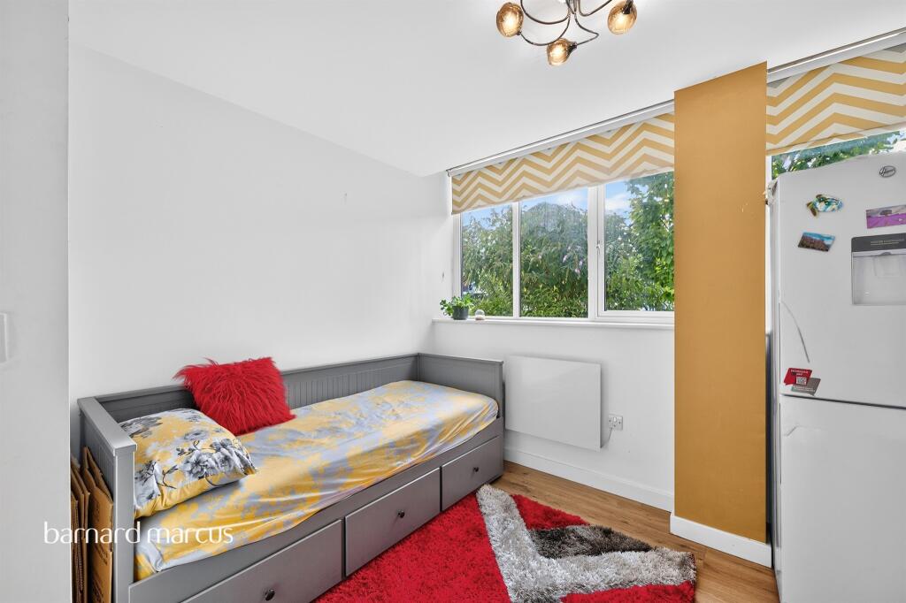 Apartment in Kingston upon Thames - More