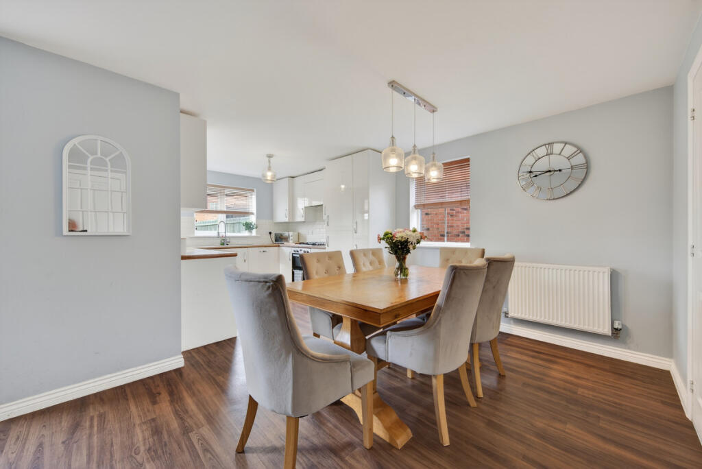 Aldwinckle Road, Burton Latimer, NN15 photo 3