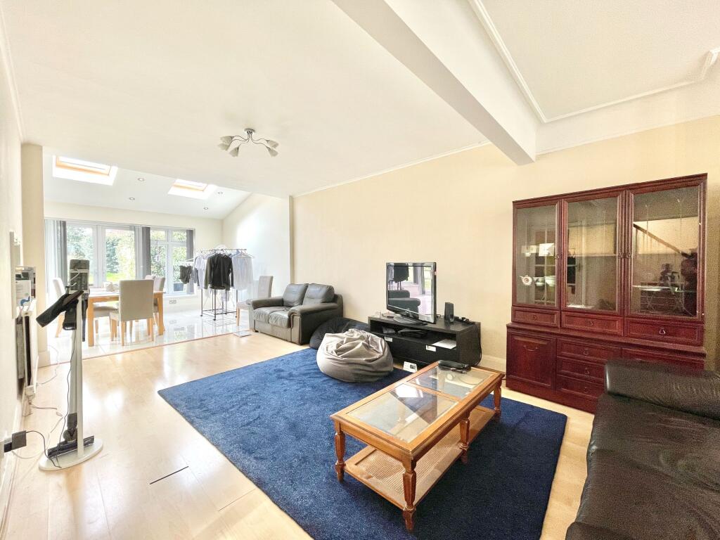 House in London, West Finchley - View 3