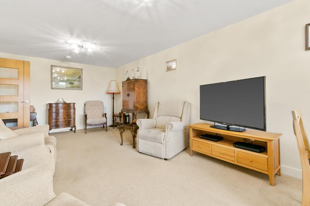 Stewarton Road, Newton Mearns, G77 photo 4
