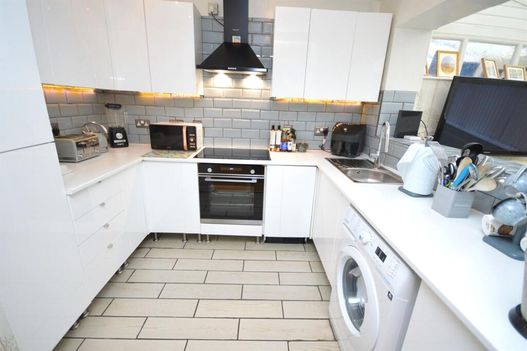 Boddens Hill Road, Stockport, SK4 photo 4