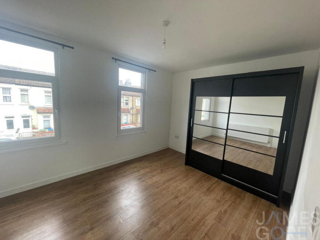 House in London - View 5