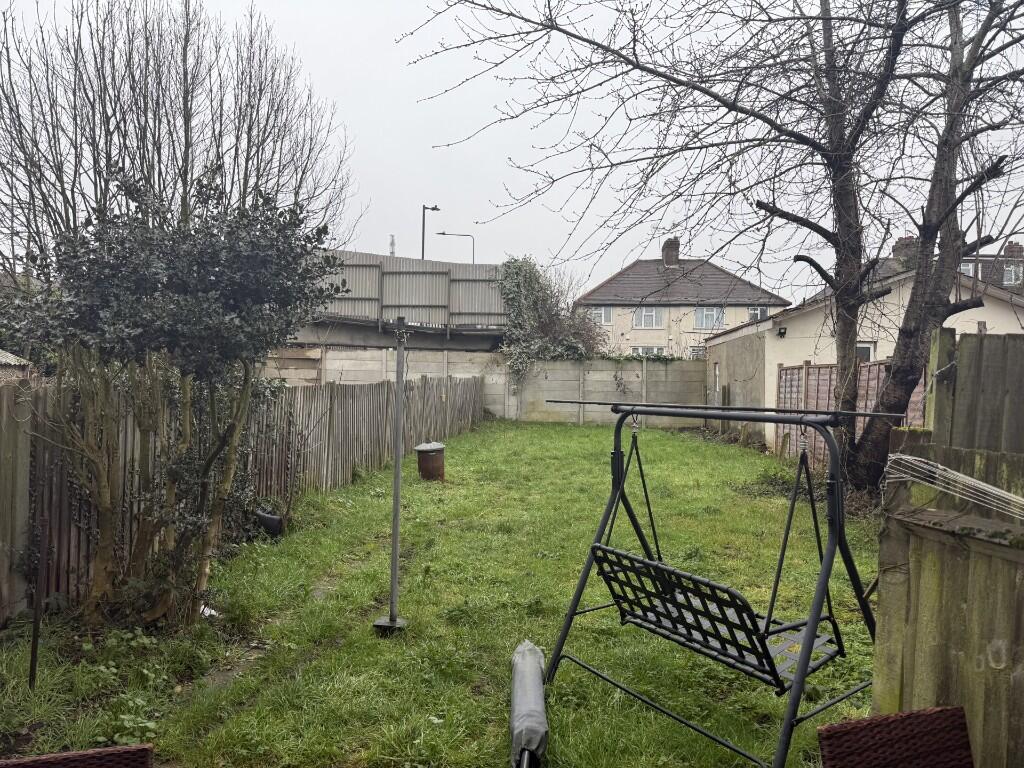 Ballogie Avenue, London, NW10 photo 3