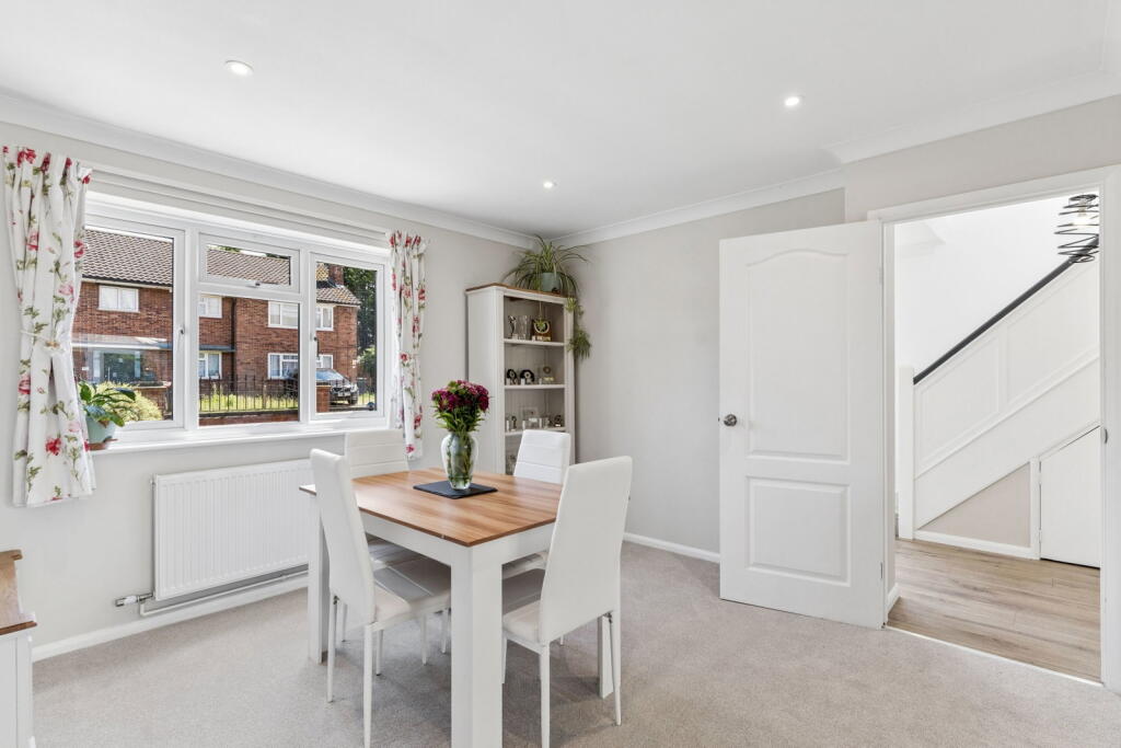 House in Dunstable, Central Bedfordshire - More