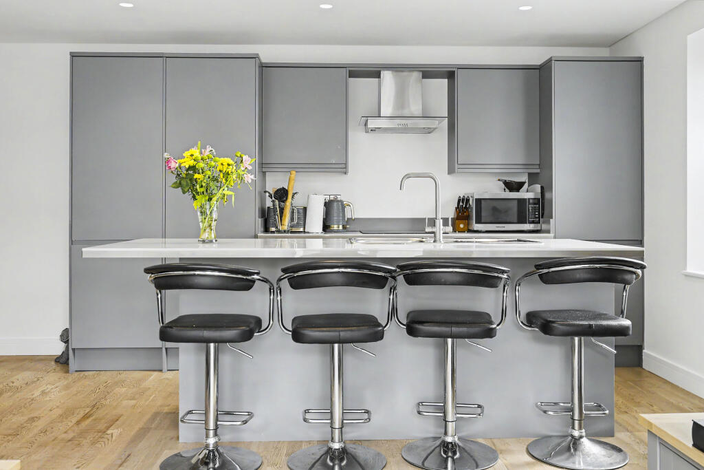 Apartment in Stevenage, Fishers Green - View 2