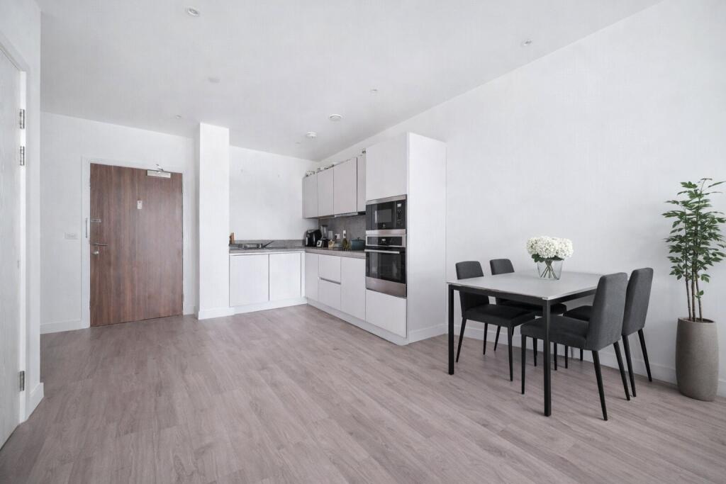 Apartment in Harrow - View 4