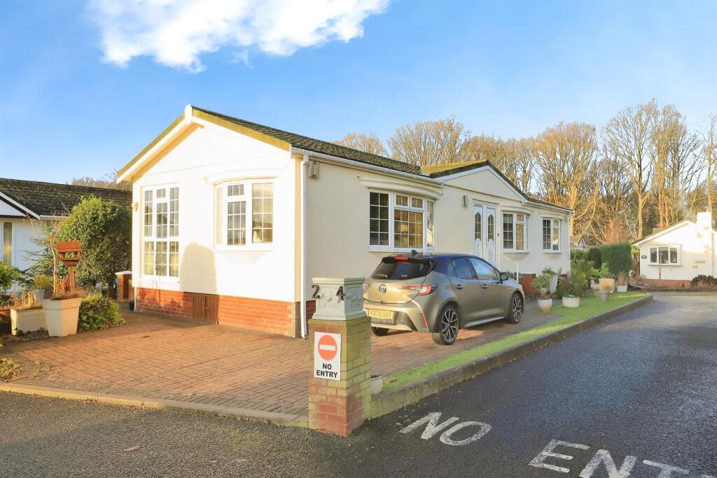 2-bed caravan on Dowles Road, Bewdley, £170,000