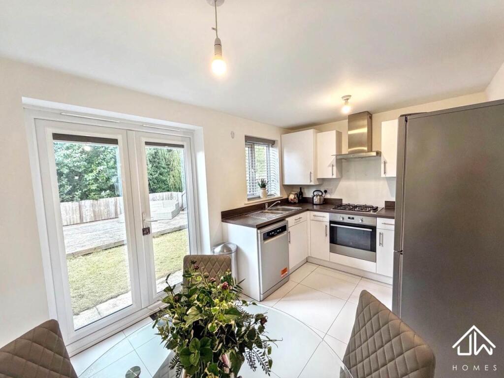 House in Oakdale, Woodfieldside, Penmaen - View 4